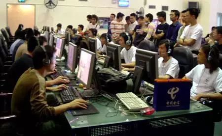 足球比赛中 足球比赛中