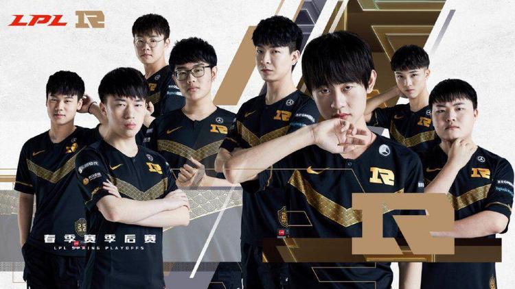 的表现令人 的表现令人