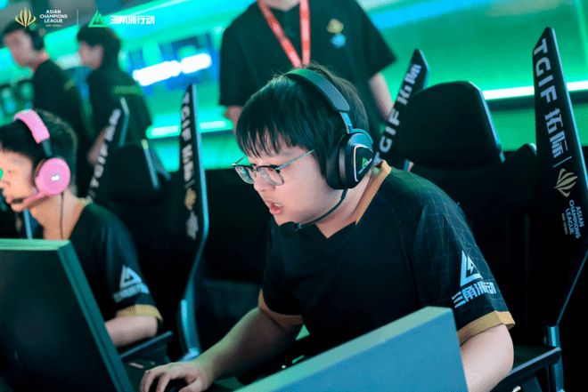 缺席是一个 缺席是一个